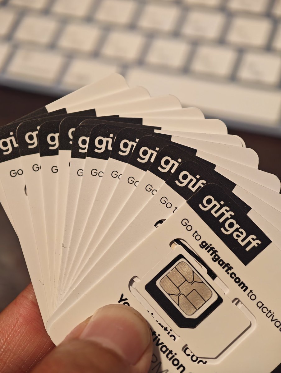 loveisbug tweet media