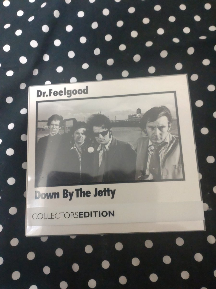 cIbEsZpennrq9Ue's tweet image. 今夜の1枚💿🤓🎶✨️
皆様、本日もお疲れ様でした❗️🙇‍♂️
明日は朝晩はにわか雨☔あるかもだけど、昼は過ごしやすいそうです！😁✌️
今朝は参ったね！😂明日は大丈夫かな？😅

#DrFEELGOOD
#DownByTheJetty
#COLLECTORSEDITION
#Disc2(Stereo)