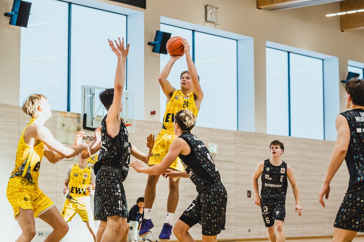 dieNBBL's tweet photo. NBBL Preview: Viermal „Do or die“ in Spiel 3 🏀🔥
Vor dem AST: Vier Serien gehen ins entscheidende Spiel. BonnRhöndorf zwingt Oldenburg ins Do-or-die, Überraschung möglich. Im Süden ebenfalls drei Game 3s – u.a. Bayreuth vs. Bayern &amp; Ludwigsburg vs. Jena. https://t.co/BHWUIO6Vij