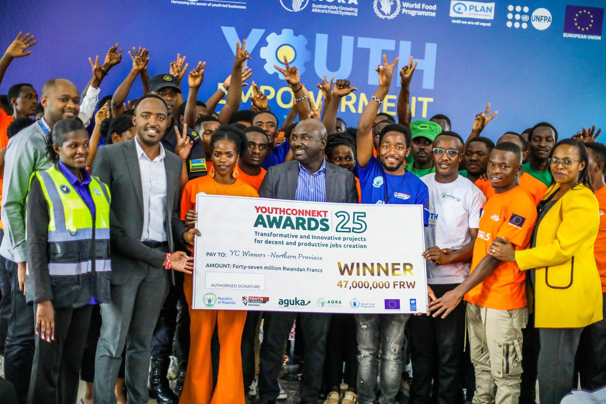 GakenkeDistrict's tweet image. Uyu munsi mu Karere iwacu habereye ibirori byo kuzirikana umunsi wahariwe kongerera urubyiruko ubushobozi, wahujwe no guhemba urubyiruko 47 batsinze mu marushanwa ya #YouthConnect, ahuza ba Rwiyemezamirimo b’urubyiruko n’abakora ubuhanzi bubyara inyungu ku rwego rwa @RwandaNorth.