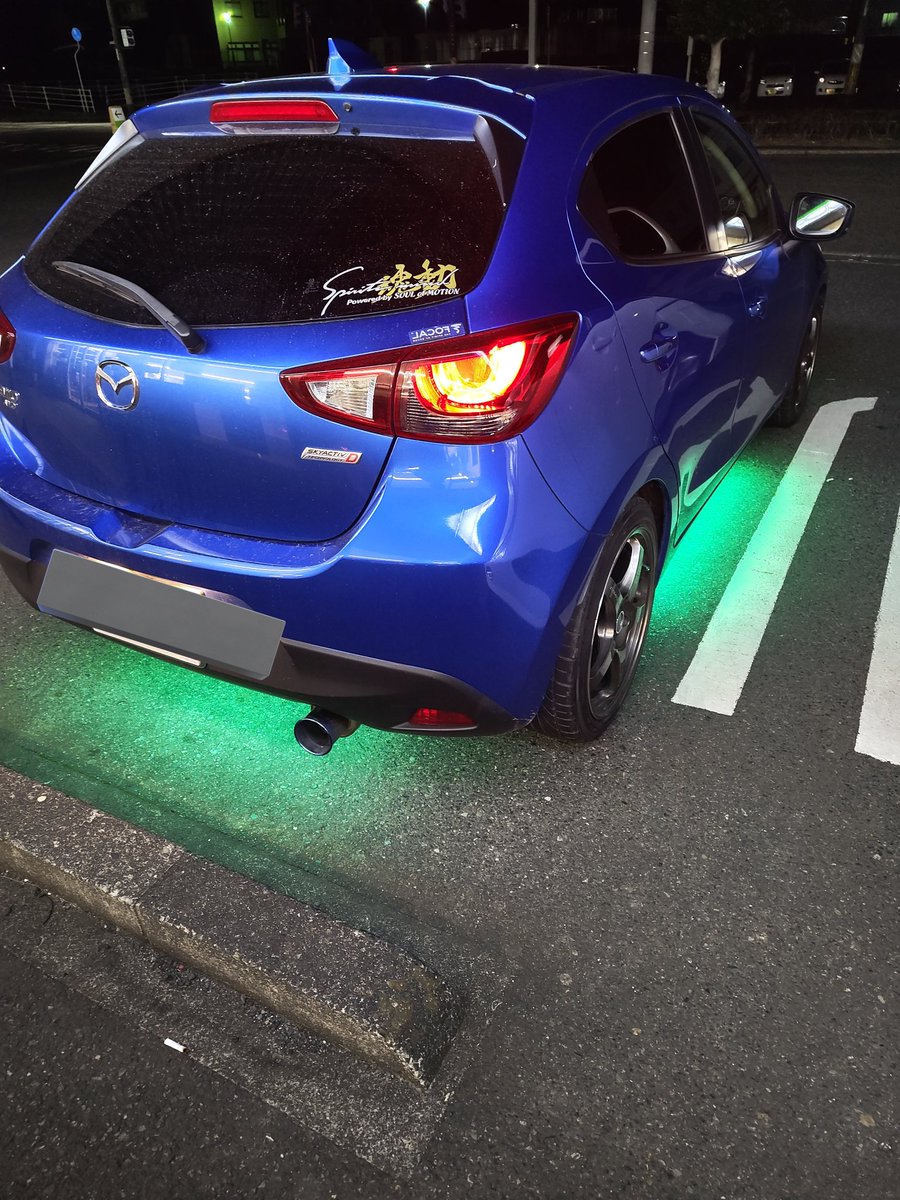 mochiu_ma's tweet photo. 夜撮ったけど割と映えてる
洗車してないのバレちゃう()
 #デミオ #MAZDA 
 #車  #マツダ https://t.co/tlY3X1YPWK