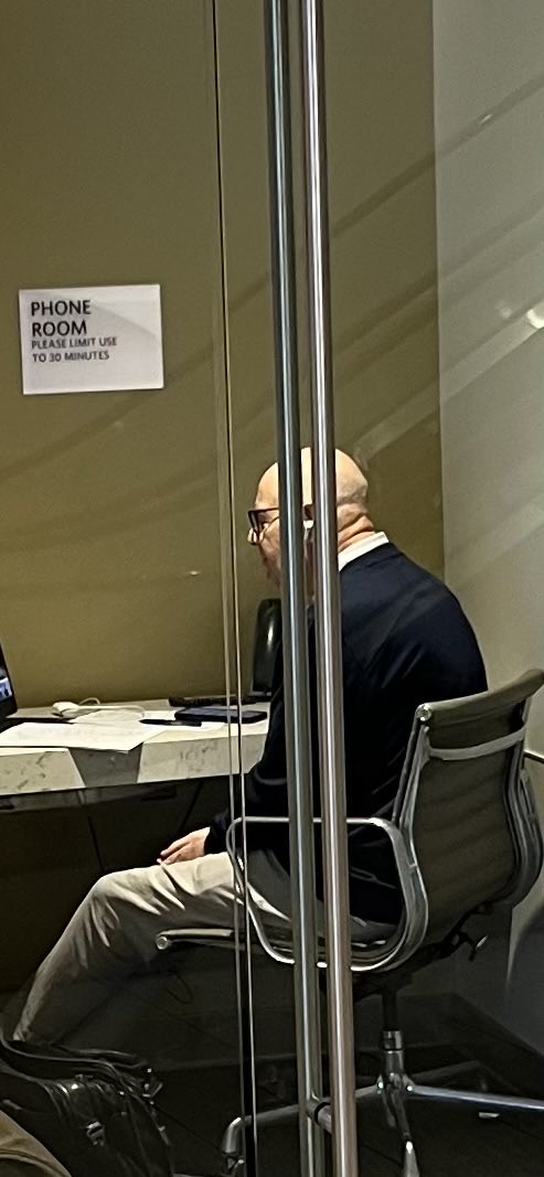 Josh Earnest tweet media