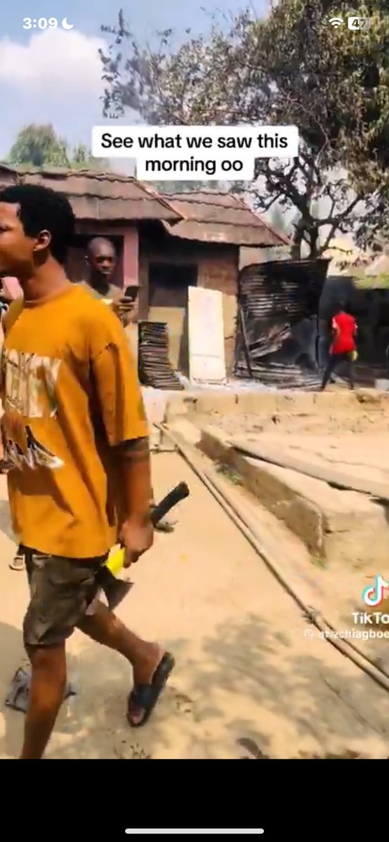 MonsterSize's tweet photo. @omoelerinjare This one wan use Axe 🪓 fight Fulani 😂 https://t.co/MSRHlvvsS8