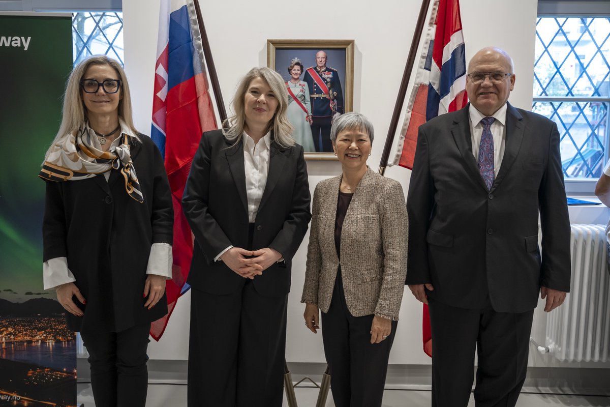 NorwayinVienna's tweet photo. 🇳🇴opened its first Honorary Consulate in Bratislava 🇸🇰. Amb. @SusanEckey expressed her confidence that the new Honorary Consul Ms. Zuzana Bukvišová will contribute to the further development of bilateral relations and strengthen cooperation between 🇳🇴 and 🇸🇰.
📸(c) Karol Bodo https://t.co/cx1puopQ56