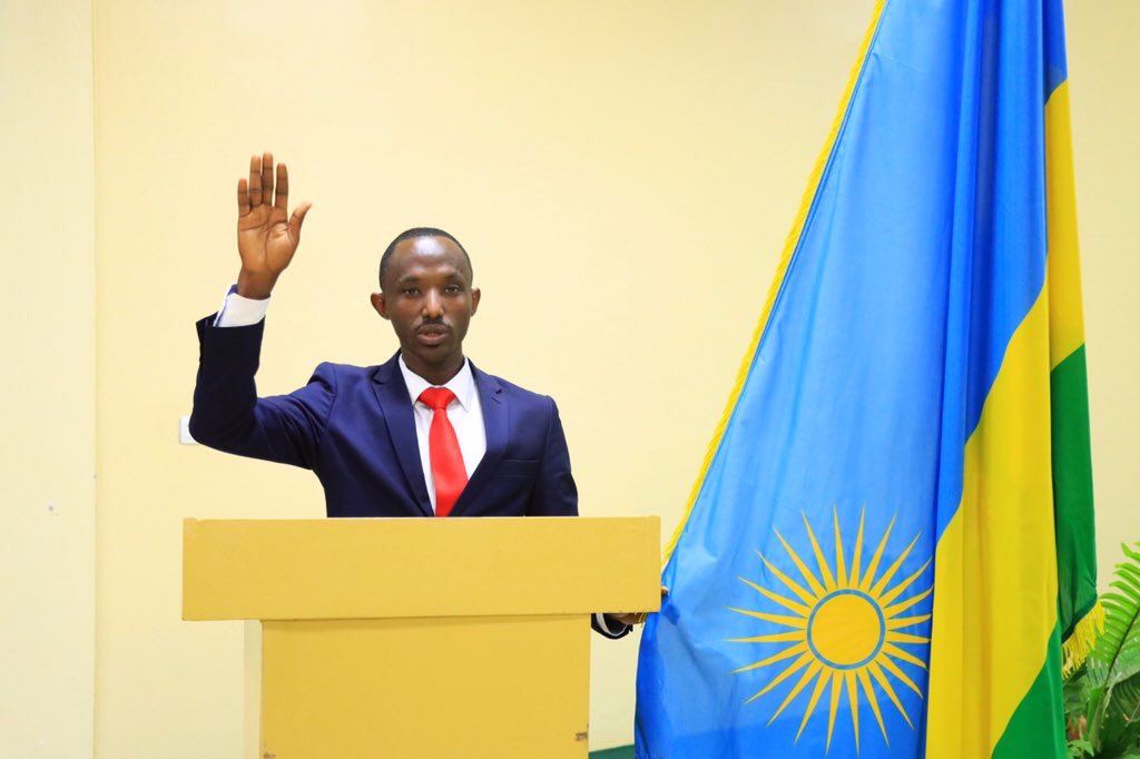 Kuri uyu wa Gatanu, mu cyumba cy’inama cy’Akarere, Umuyobozi w’Akarere ...