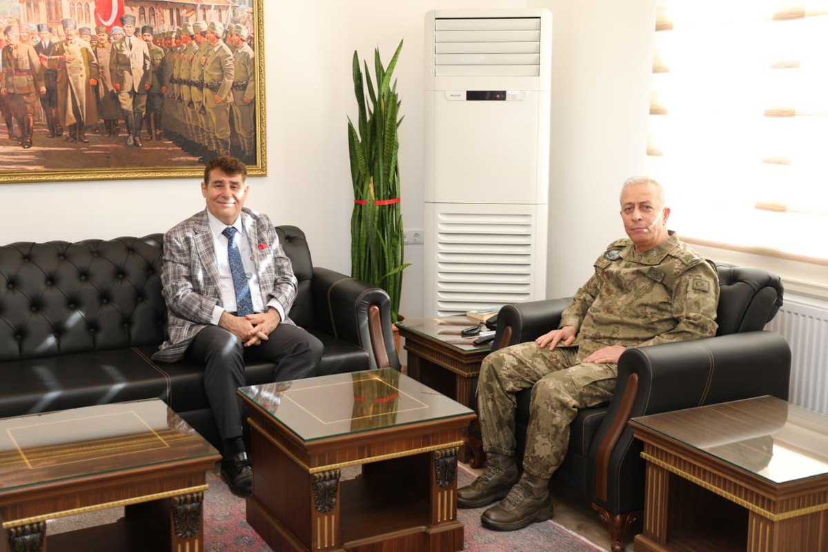 SelcukluKym's tweet photo. Kaymakamımız Sayın Eflatun Can Tortop, Garnizon ve Hava Savunma Komutanı Tümgeneral Sayın Yusuf DİKER’i Ziyaret Etti.

https://t.co/u7rKqiSI3P https://t.co/77lzDgJQfk