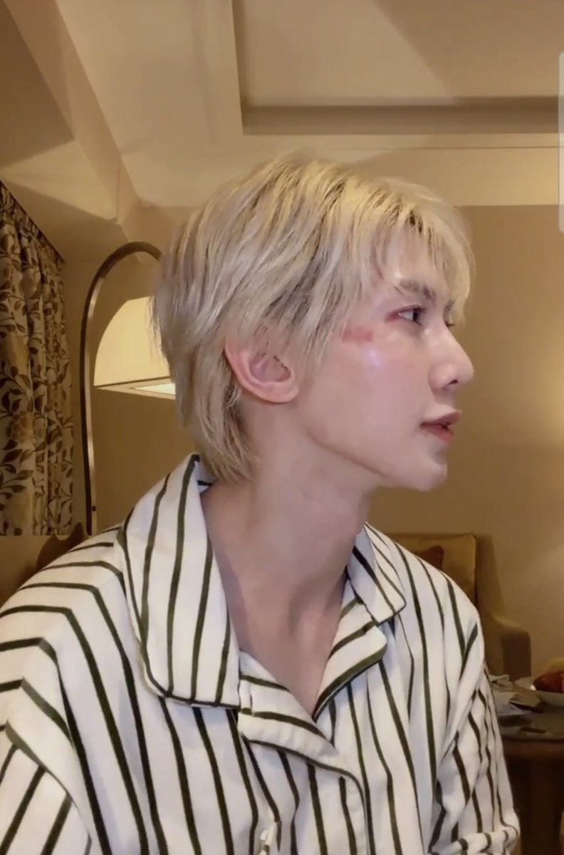 Does Yeosang Look Good Today? tweet media