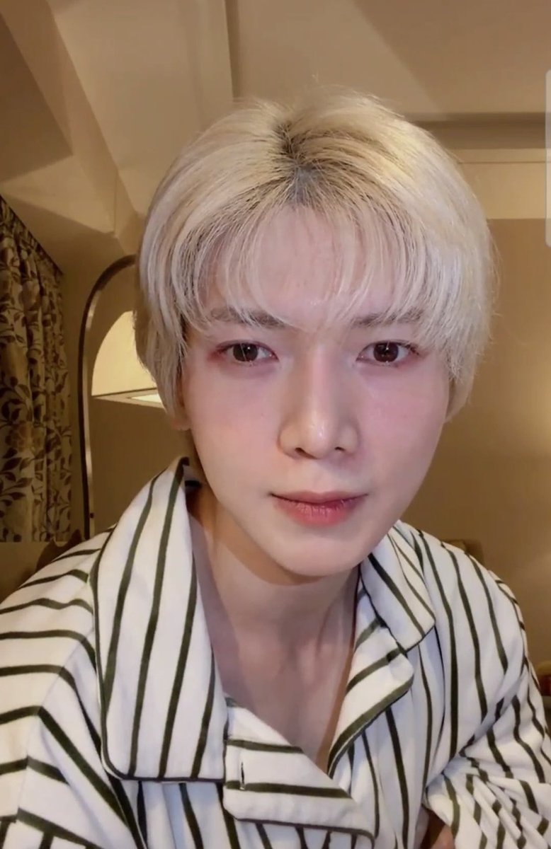 Does Yeosang Look Good Today? tweet media