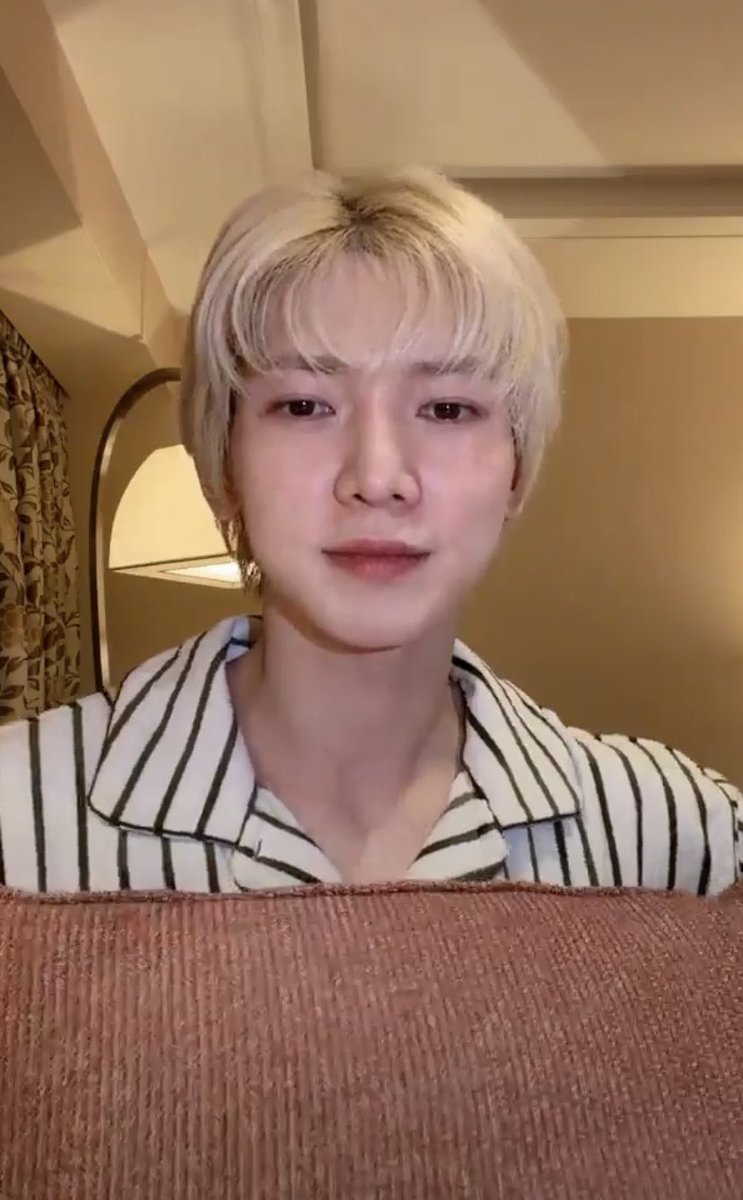 Does Yeosang Look Good Today? tweet media