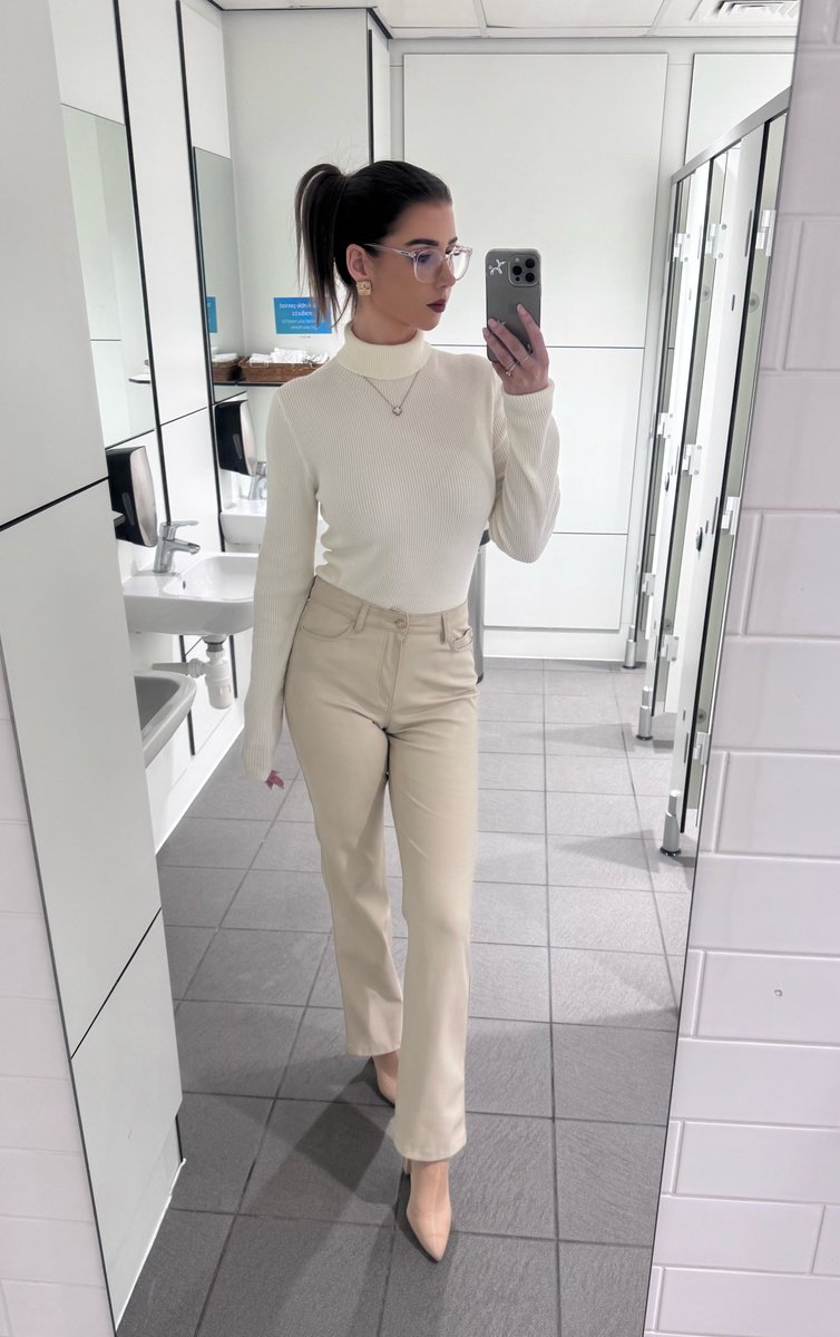 Kate Tracey tweet media