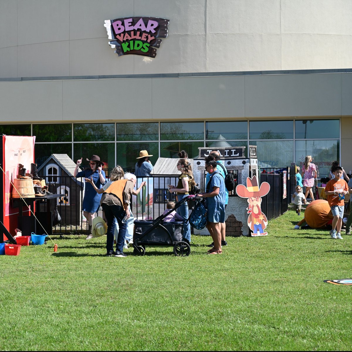 Spring Fling is happening this Sunday, Mar. 29! Who did you invite?