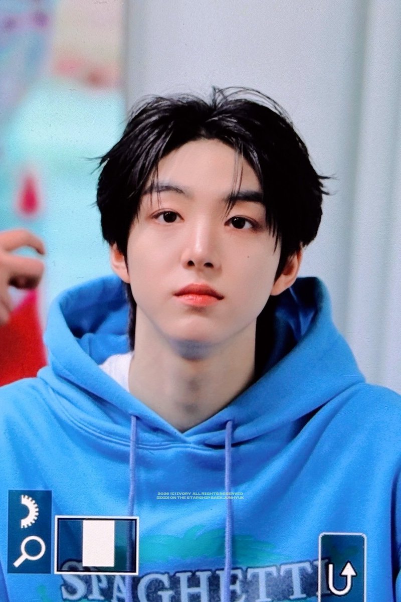 𝗜𝘃𝗼𝗿𝘆 tweet media