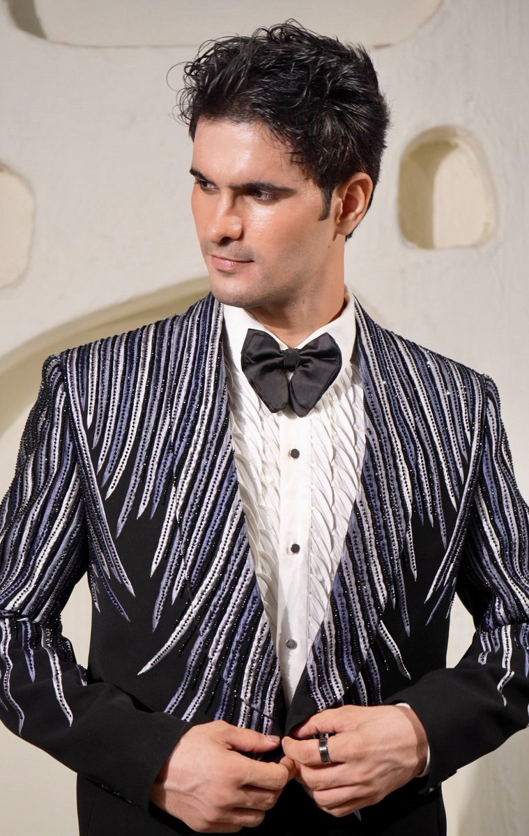 UpdeshRahar's tweet photo. #model #actor #artist #bollywood #yrkkh #naagin7 #laxminiwas #zeetv #award https://t.co/U9v59aBYaw