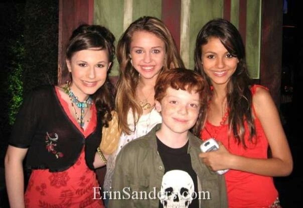 𝓙 ulie💙 tweet media