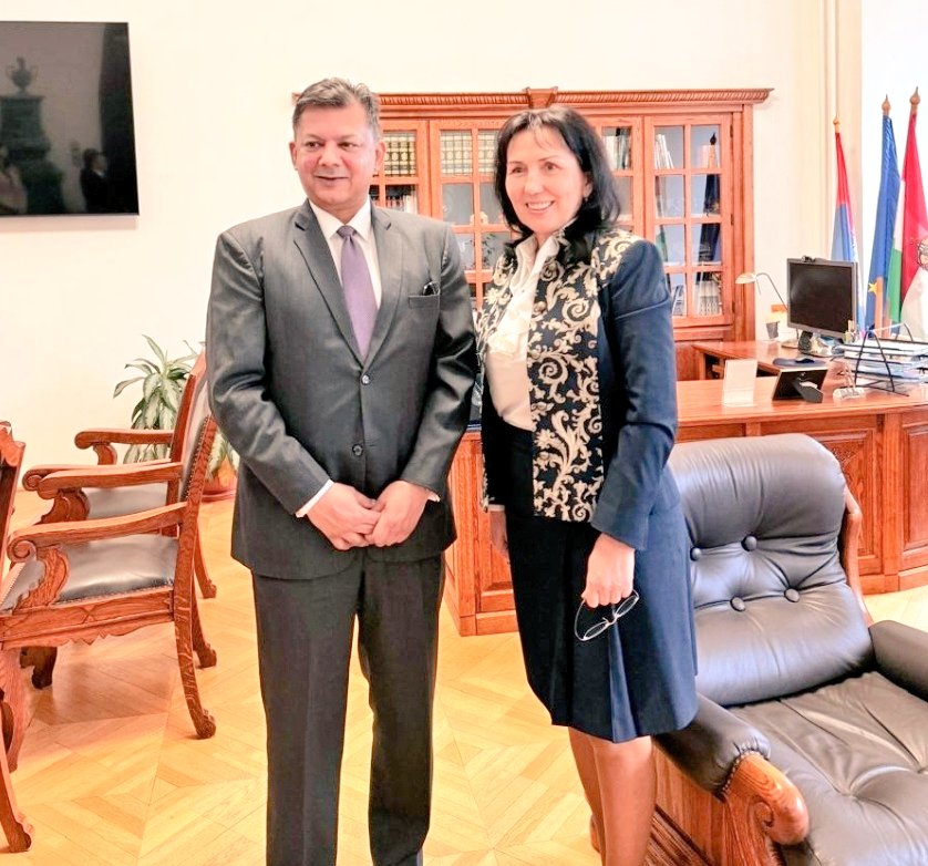 India in Hungary tweet media