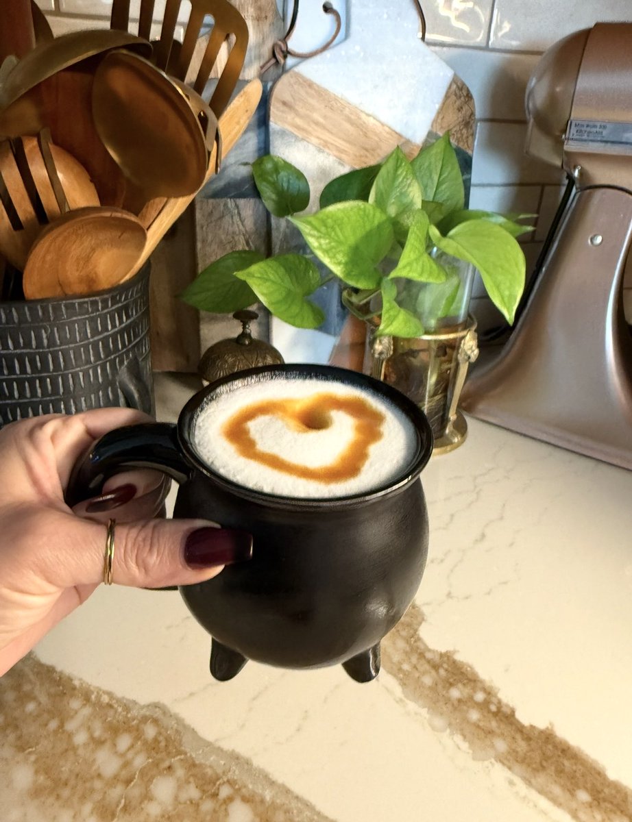 𝓢𝓱𝓮𝓻𝔂𝓵𝔂𝓷𝓷 🥀 tweet media