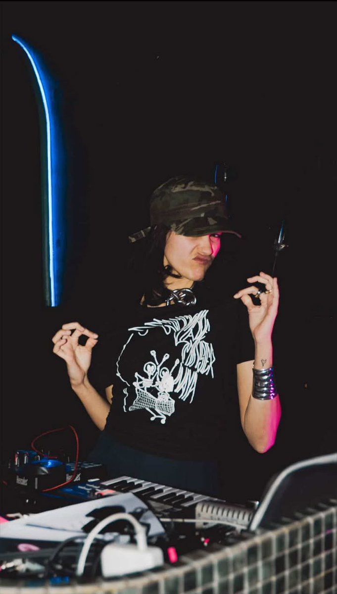 ☥ ⵣ nine inch fangs tweet media