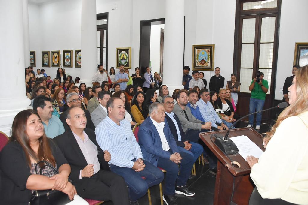 terelunalarioja's tweet photo. El gran desafío de @TeresitaMadera . Incorporar definitivamente en Agenda @LegislaturaLR y política: Licencia social para la minería con cuidado del ambiente, transparencia, responsabilidad social e inclusión. Fin. https://t.co/VE1xEImp63