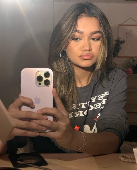 jenna bug ♡ 132 days till ari ! tweet media