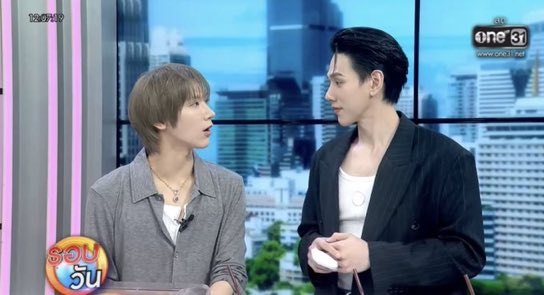 เว ⟢ tweet media