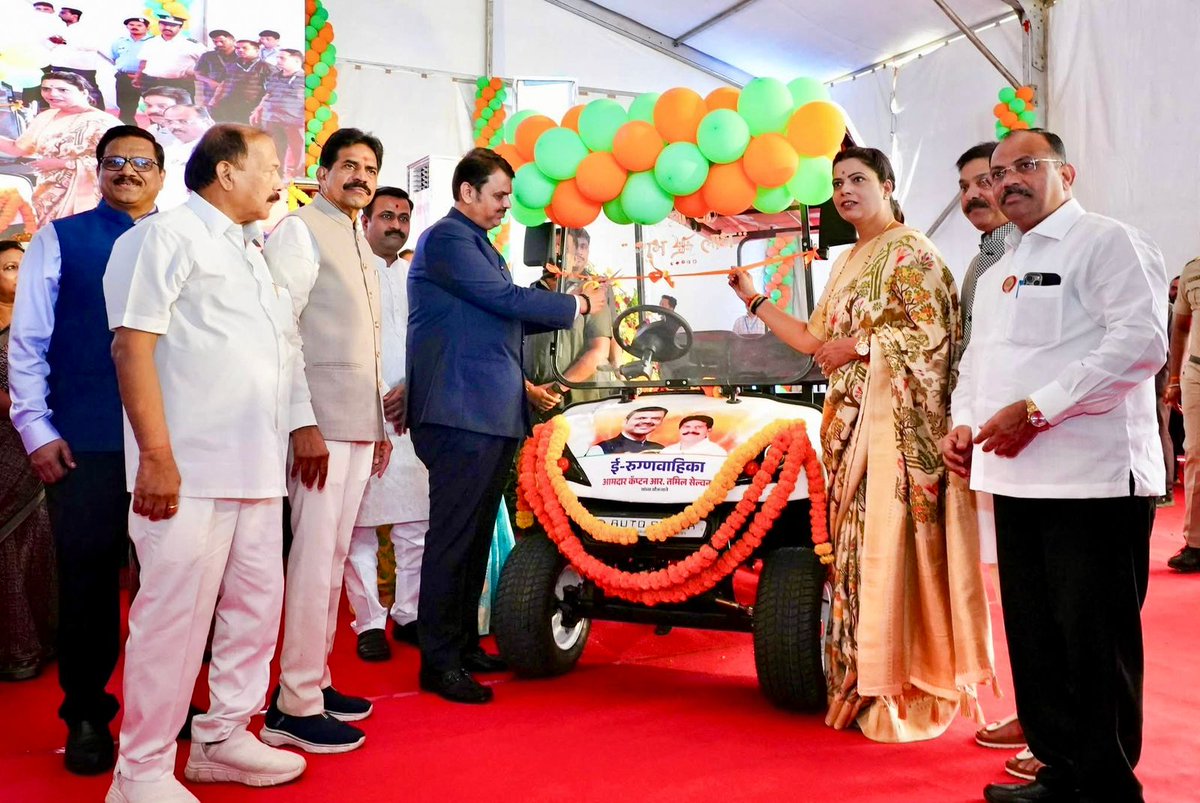मुख्यमंत्री देवेंद्र फडणवीस यांच्या शुभहस्ते आज लोकमान्य टिळक महानगरपालिका सर्वसाधारण रुग्णालयाच्या पुनर्विकासासाठी उभारण्यात येणाऱ्या नव्या इमारतीचे भूमिपूजन संपन्न झाले. या महत्त्वपूर्ण कार्यक्रमास मुंबईच्या महापौर रितू तावडे, सभागृह नेते गणेश खणकर, शिक्षण समिती अध्यक्षा