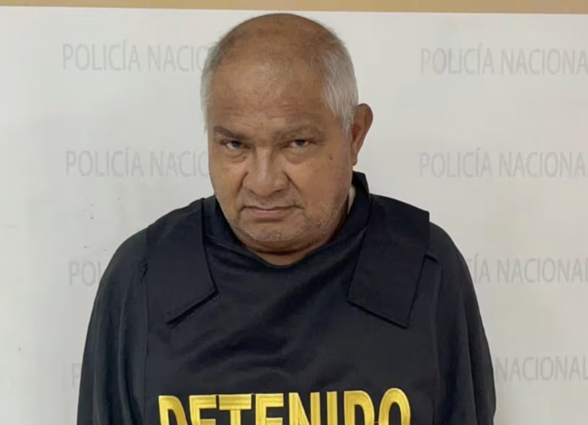 Lo que se anunció como un avance importante, terminó siendo otro fracaso policial en el caso Andrea Vidal. Santiago More Ríos, el responsable de entregarle una placa clonada a los sicarios, saldría en libertad en las próximas horas. ¿Qué le dijo a la Policía? (1/3) 🧵