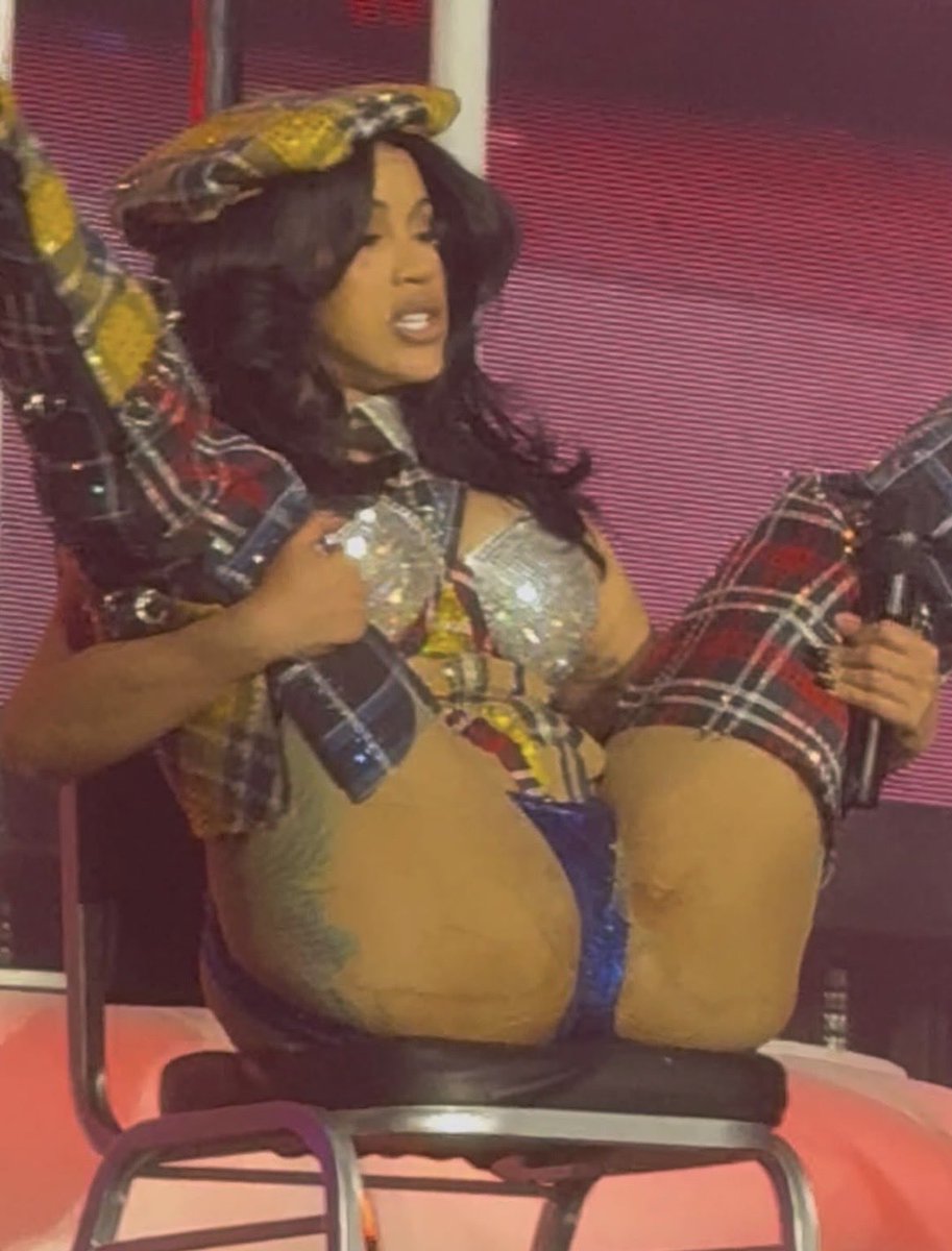 i retweet the best sexual content💅 tweet media