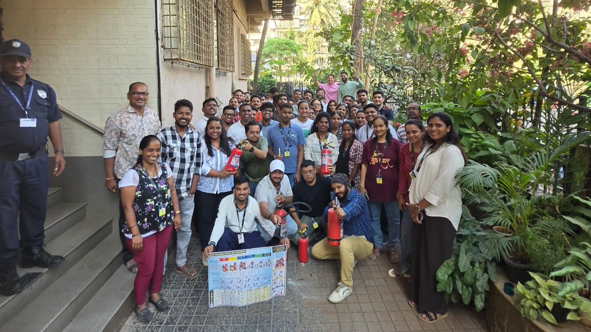 soundnvisionsts's tweet photo. From studio sessions to safety drills, the SVS Team is always prepared 🔥🧯
#WorkplaceSafety #SafetyFirst #FireSafety #FireExtinguisherTraining #SafetyTraining #TeamSVS #SVSMumbai #SVSTeam #SoundAndVisionStudios https://t.co/oNcVYIM4HX