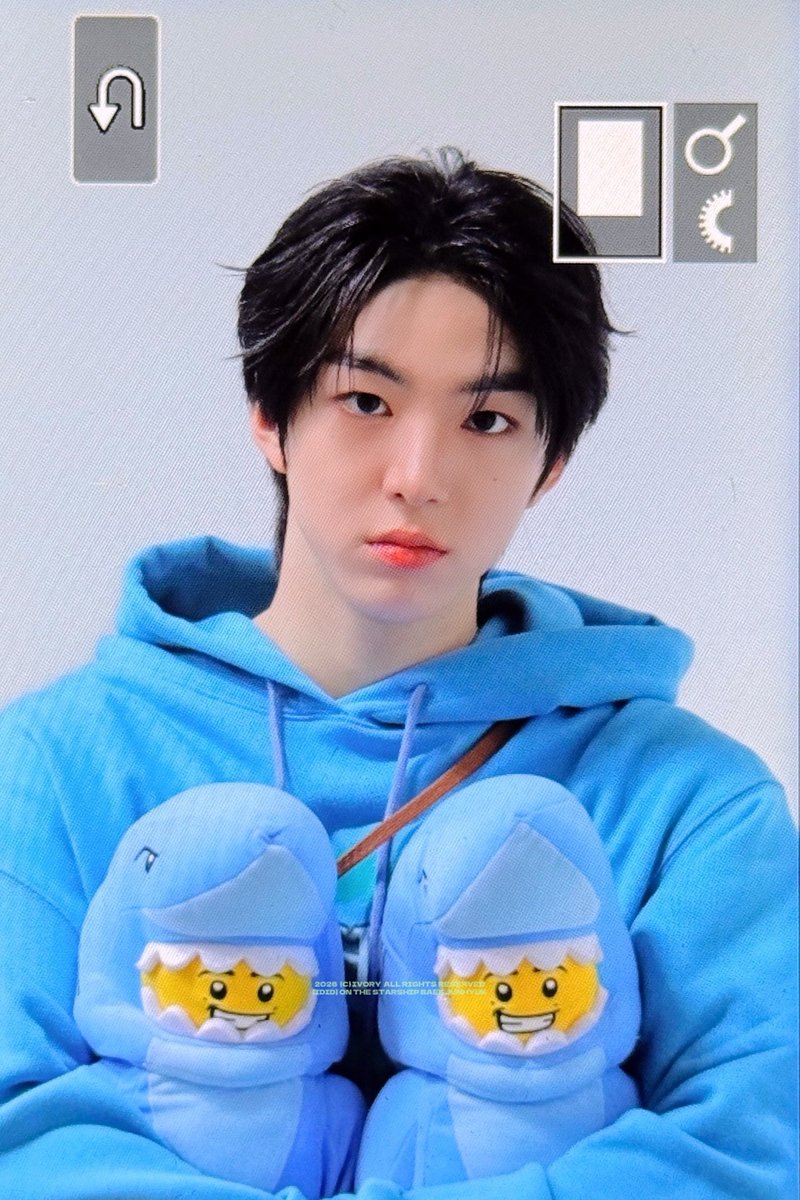 𝗜𝘃𝗼𝗿𝘆 tweet media