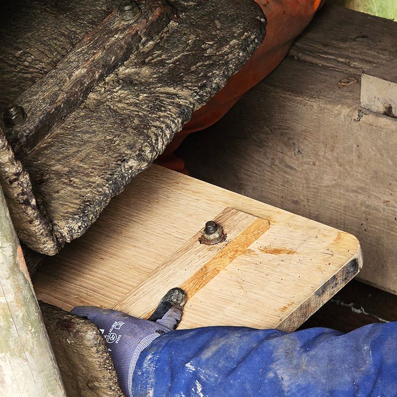 TideMill_Museum's tweet photo. Our Engineers hard at work today replacing waterwheel boards ahead of OPENING NEXT MONDAY. #choosewoodbridge #woodbridgetidemillmuseum #millengineering https://t.co/8Yhxv3gEE9