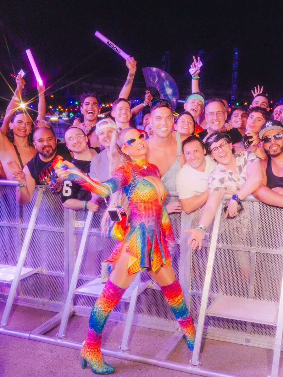 Paris Hilton tweet media