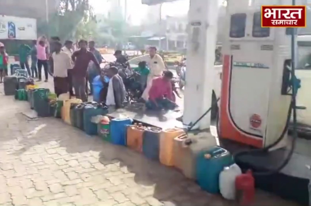 ErYadavSandeep's tweet image. वैश्विक तनाव के बीच भाजपाई कहीं नजर नही आ रहे, 
मोदी है तो मुमकिन है 
#modihaitohstabilityhai
#FuelStabilityUnderModi