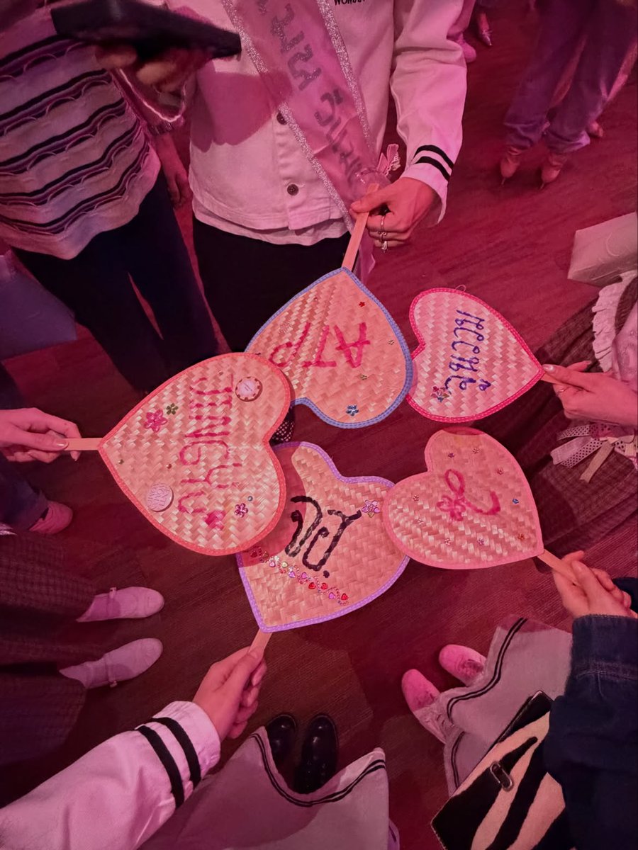 CiizeDaisy tweet media