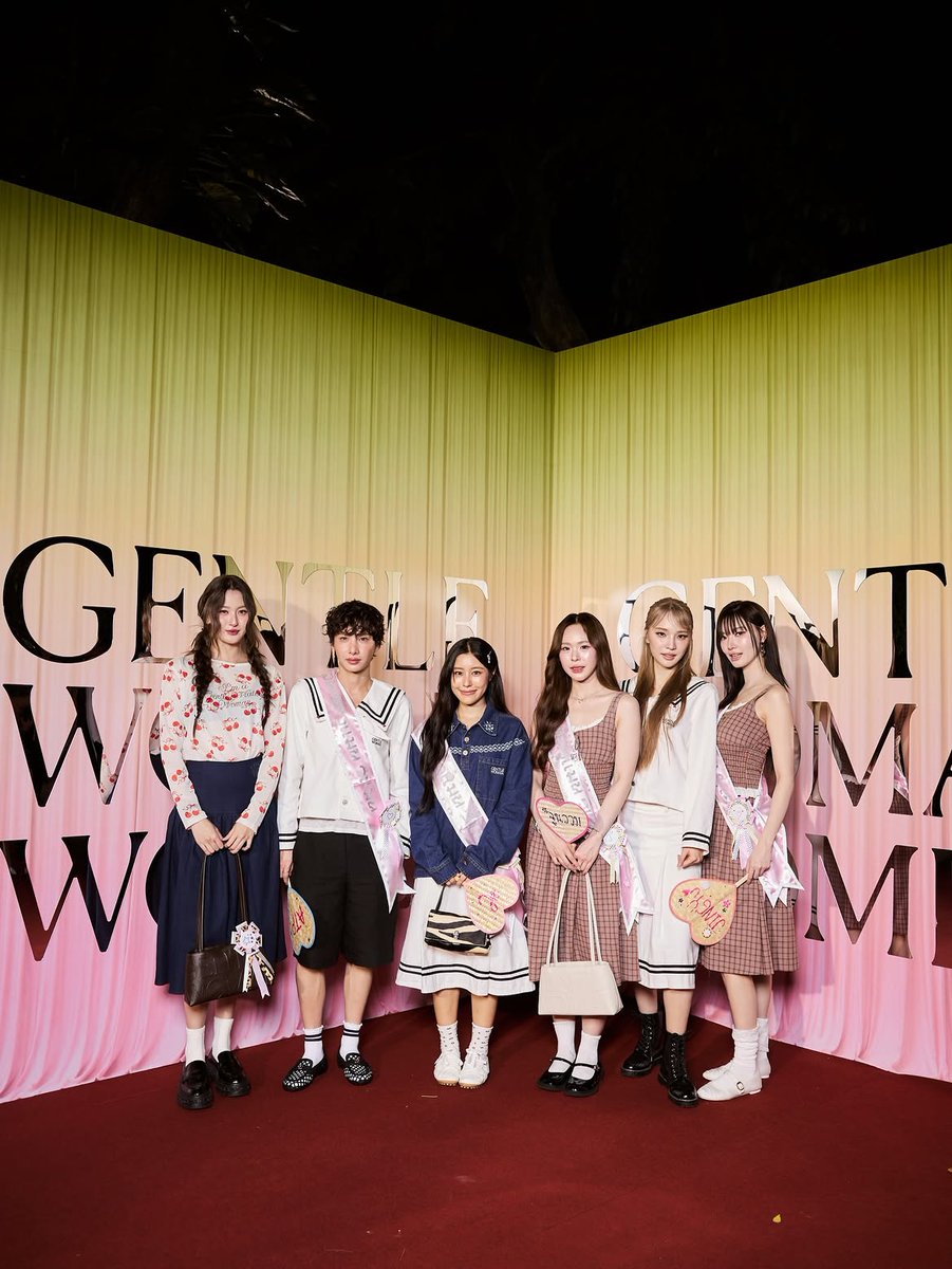 CiizeDaisy tweet media