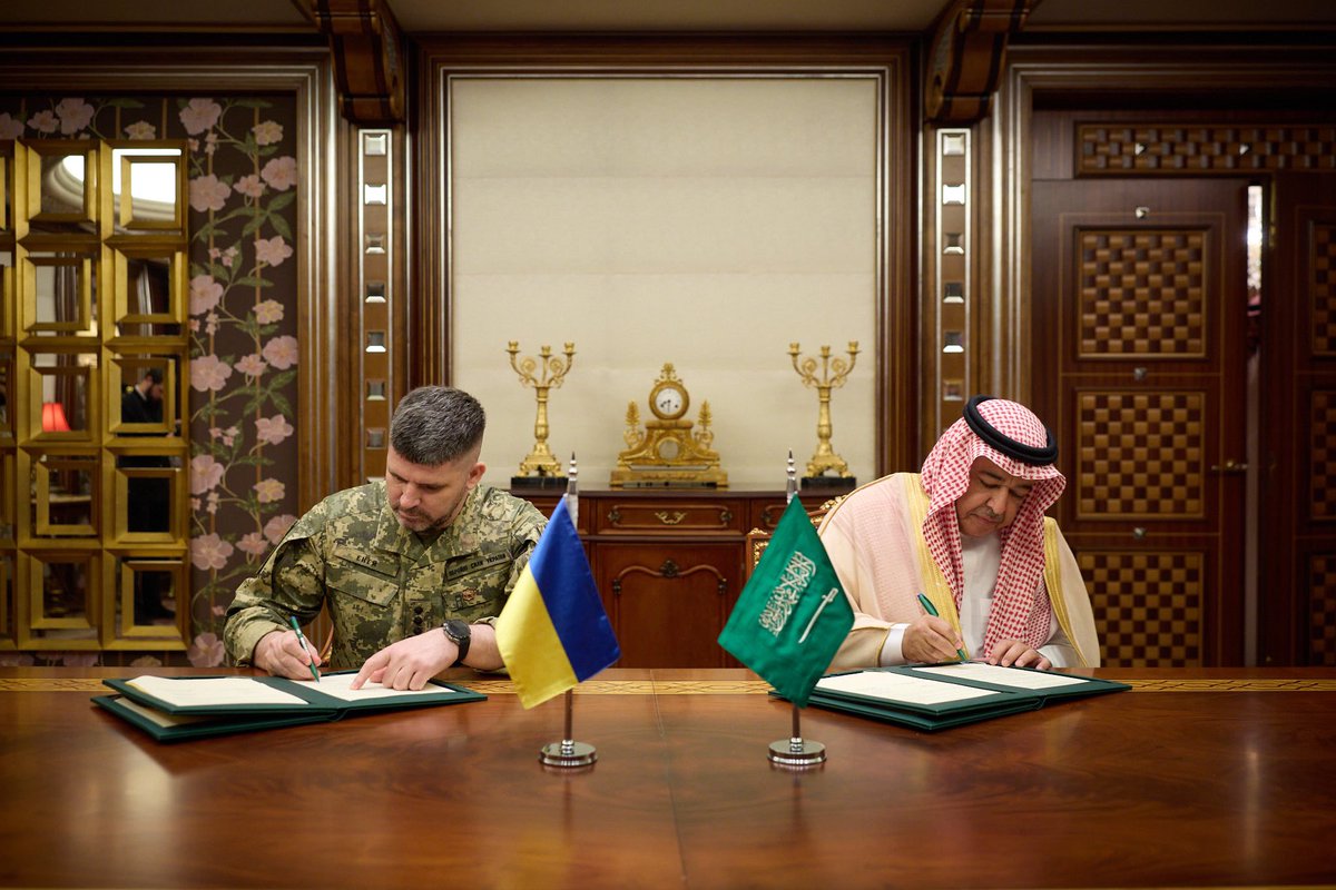 SaudiProject's tweet photo. الرئيس الأوكراني:

توصلنا إلى اتفاق مهم بين وزارة الدفاع في أوكرانيا ووزارة الدفاع في السعودية بشأن التعاون الدفاعي، يؤسس لمرحلة جديدة تشمل إبرام عقود مستقبلية، وتوسيع مجالات التعاون التقني، إلى جانب فتح آفاق للاستثمارات المشتركة https://t.co/JvR0mZ3qbE