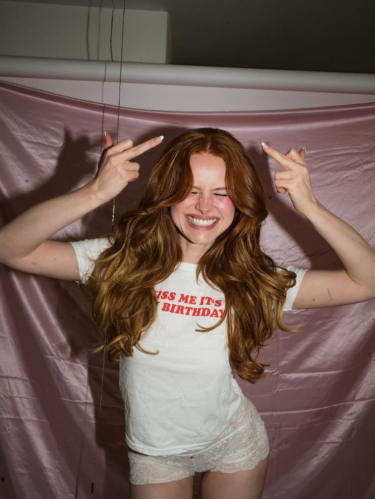 Acervo Madelaine Petsch tweet media