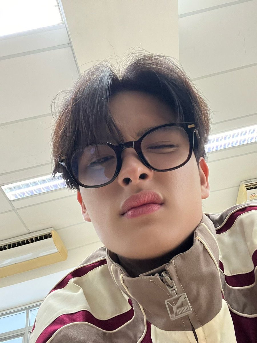 Khunpol. tweet media