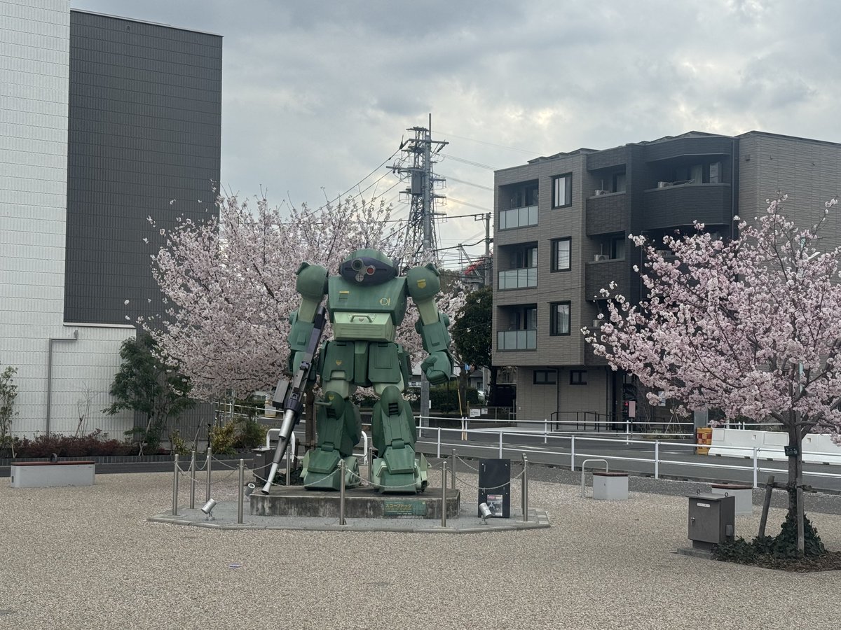 恐怖の日の出登場 tweet media