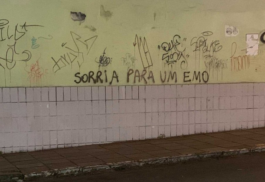 emos em contextos nada a ver tweet media