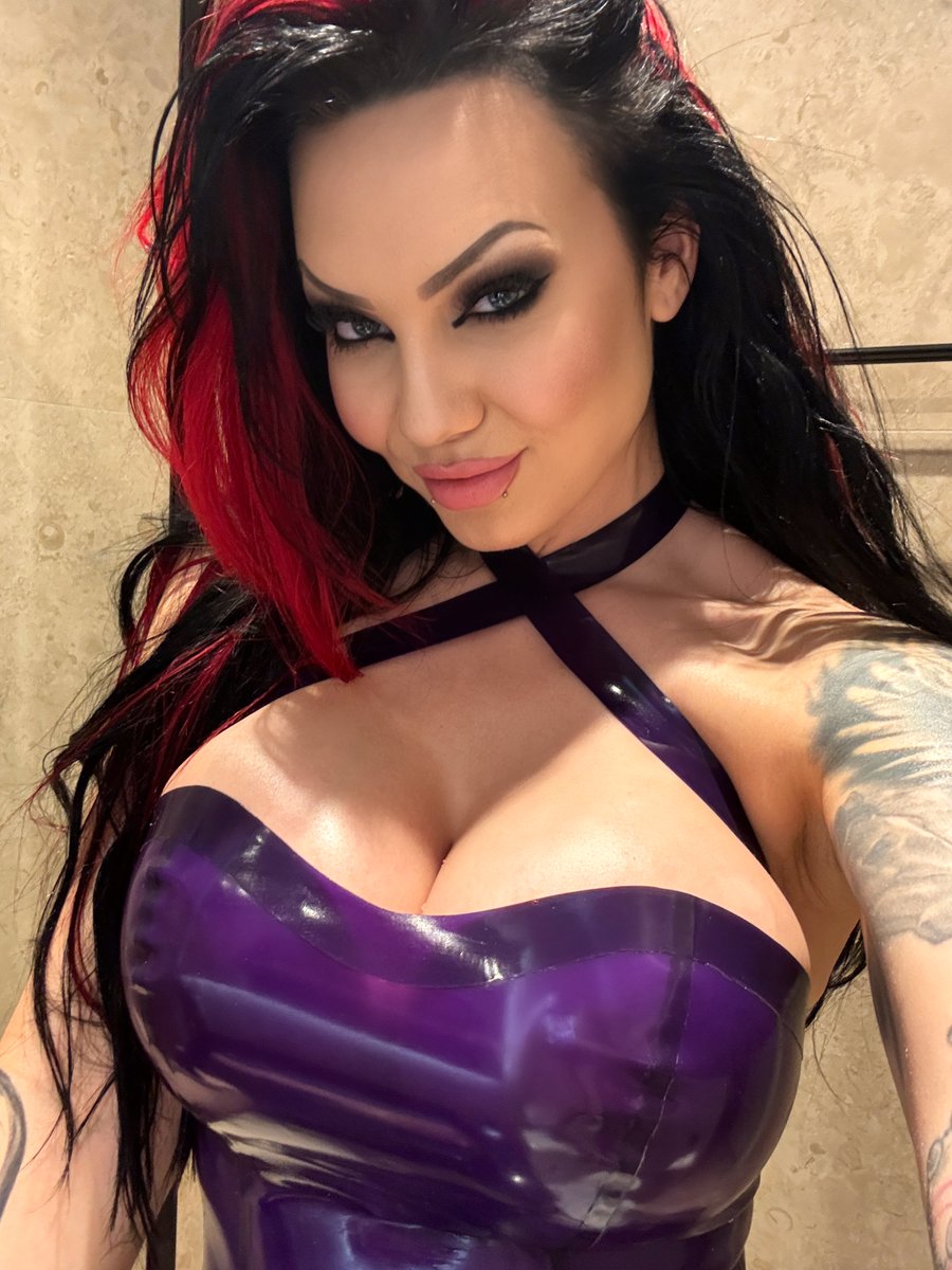 Starfmodel tweet media