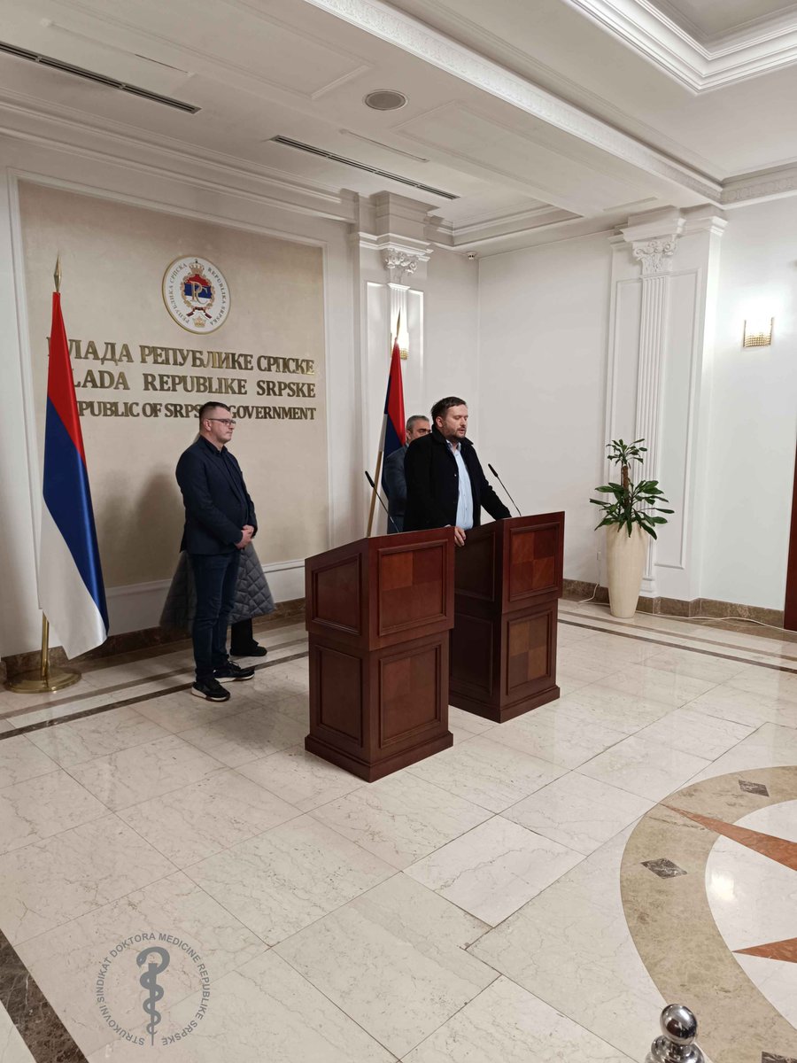 ZSsdmrs's tweet photo. Na sastanku sa Premijerom Savom Minićem:
 ➡️ 5% linearno povećanje plata
 ➡️ 250 KM medicinski dodatak
 ➡️ Vlada će usvojiti mjesečne sastanke sa sindikatima
Više info:https://t.co/VQsIoUoq7J https://t.co/sKH3A8Bmaj