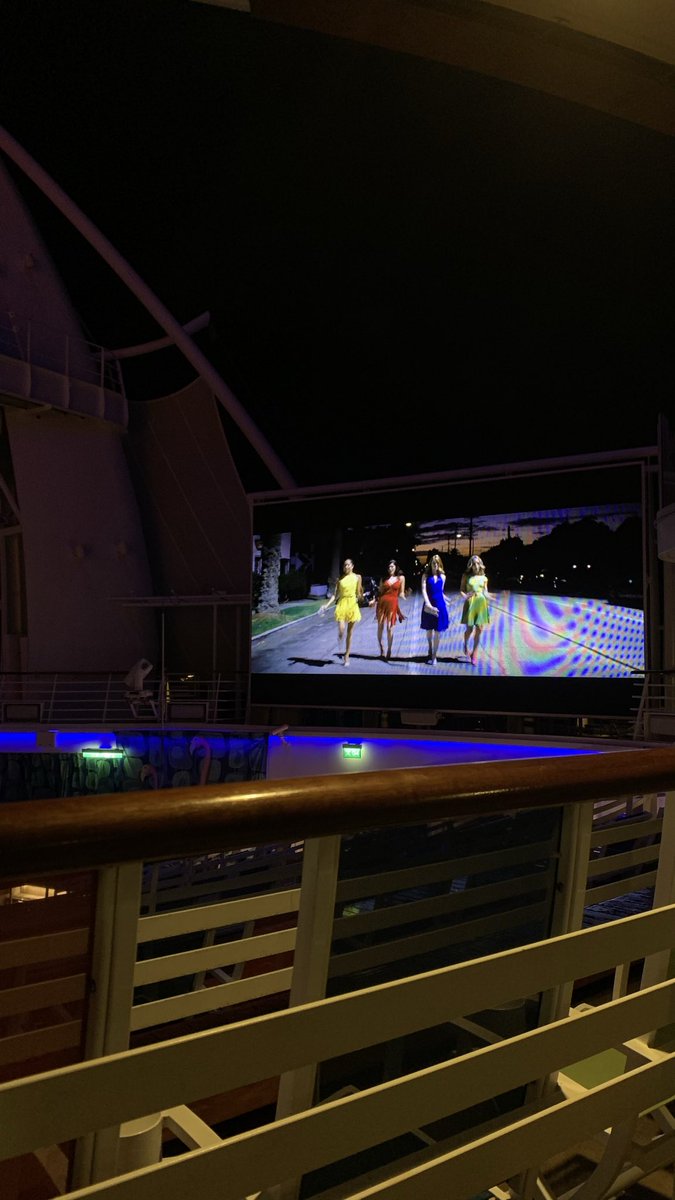 في اكبر كروز في العالم وتحت زخات المطر 
#lalaland