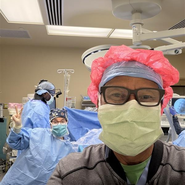 CTLAmedica's tweet image. A Day in The Life of a CTL #SalesRep
.
Meet Rocky! You see him here supporting a case with Dr. Stevens in Oklahoma City. What you don’t see is the meticulous planning and behind‑the‑scenes work that set this case up for success.☝️
.
#RethinkWhatsPossible #Inovate #CTLAMEDICA