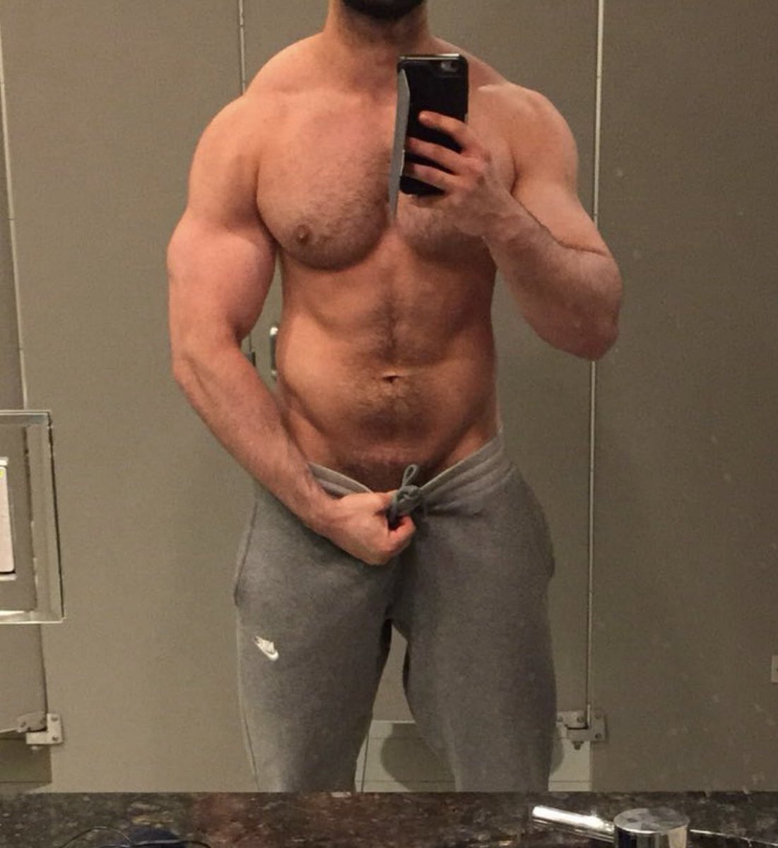 Muscle Master Kevin tweet media