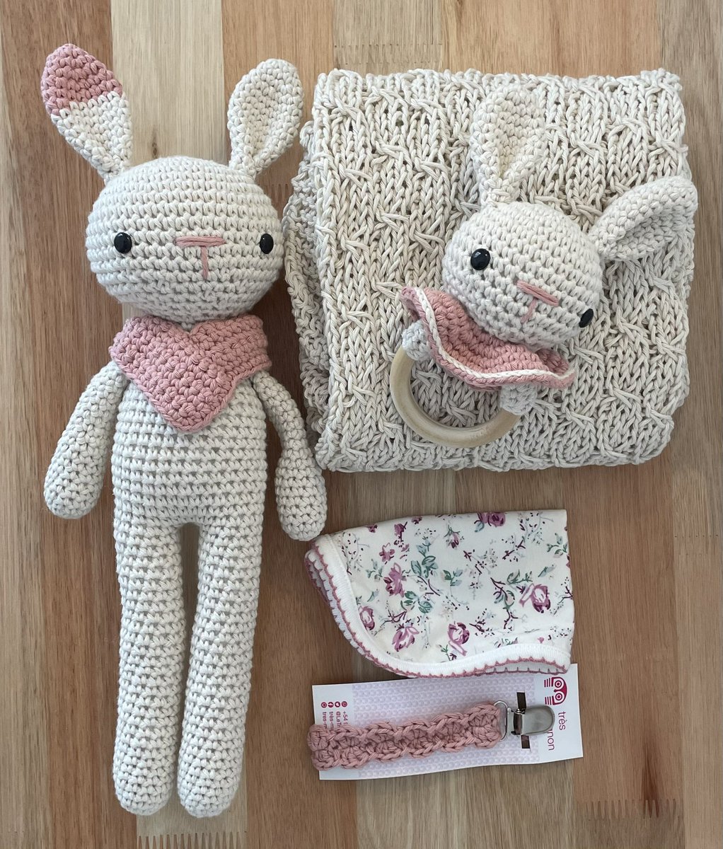 La Tatita. 🖤 tweet media