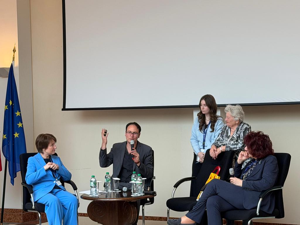 Adriana Stanescu tweet media