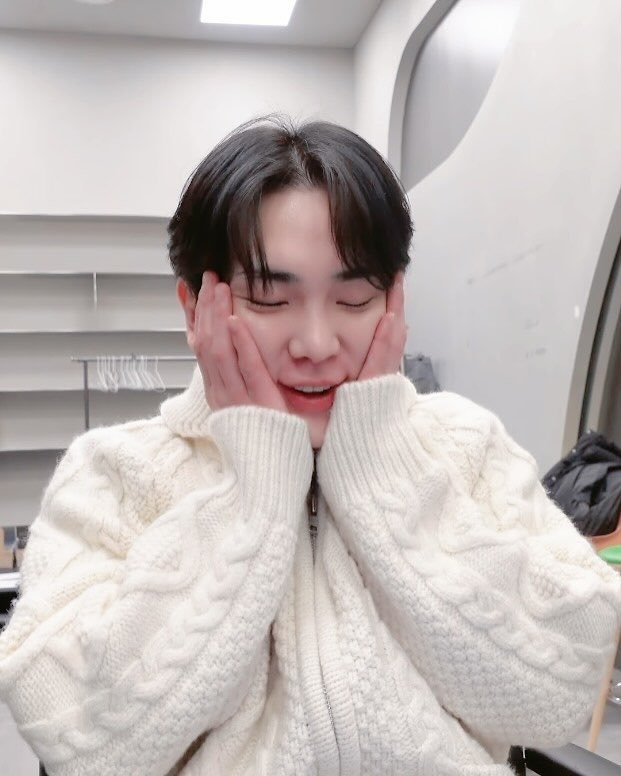 human-lock tweet media