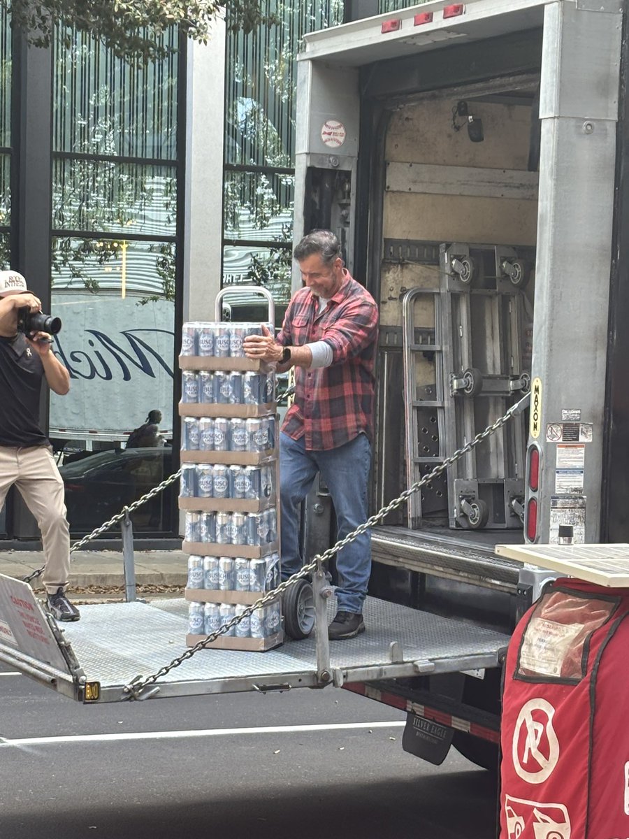 Michelle Sander tweet media