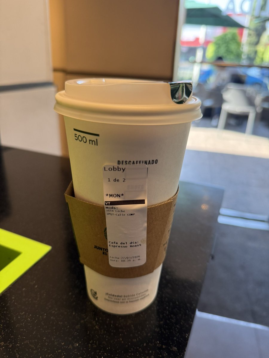 mon de león tweet media