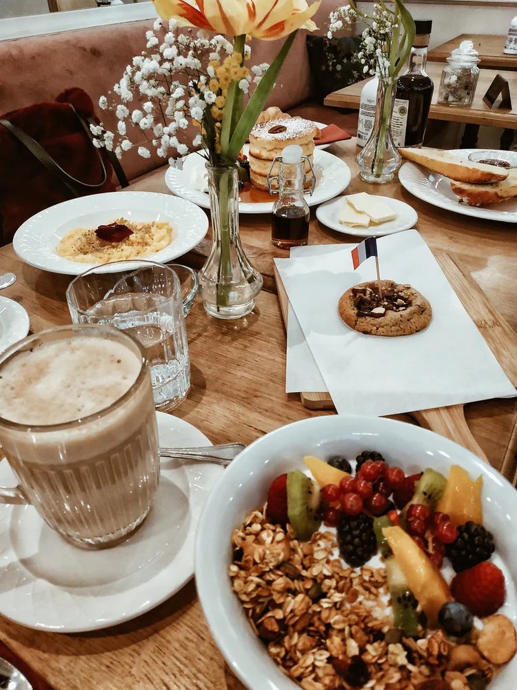 sol sisters 🌞 tweet media